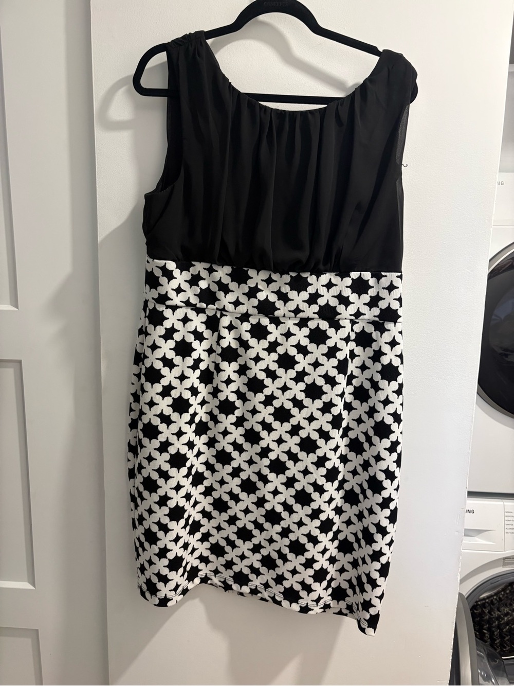 Black & White Patterned Sleeveless Sheath Dress